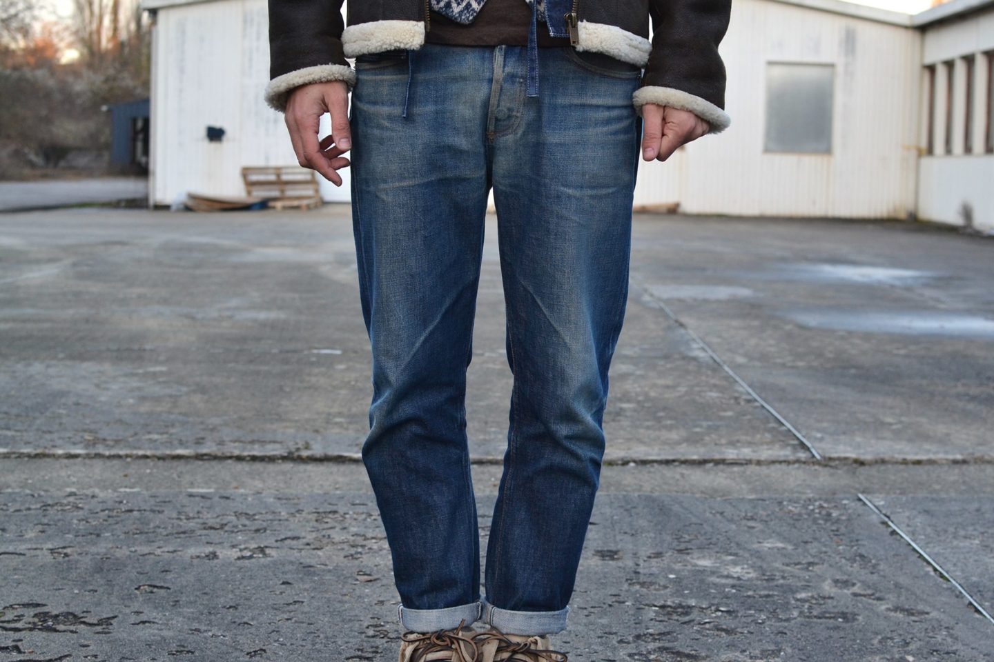 Jeans A.P.C Rescue Custom tapered with sneakers Visvim FBT lhamo color sand