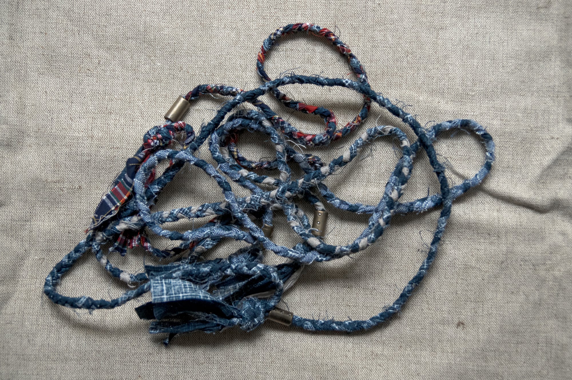 collier borali en tissus recyclés et tressé à la main en france - and-made necklace made in france - drop 2 