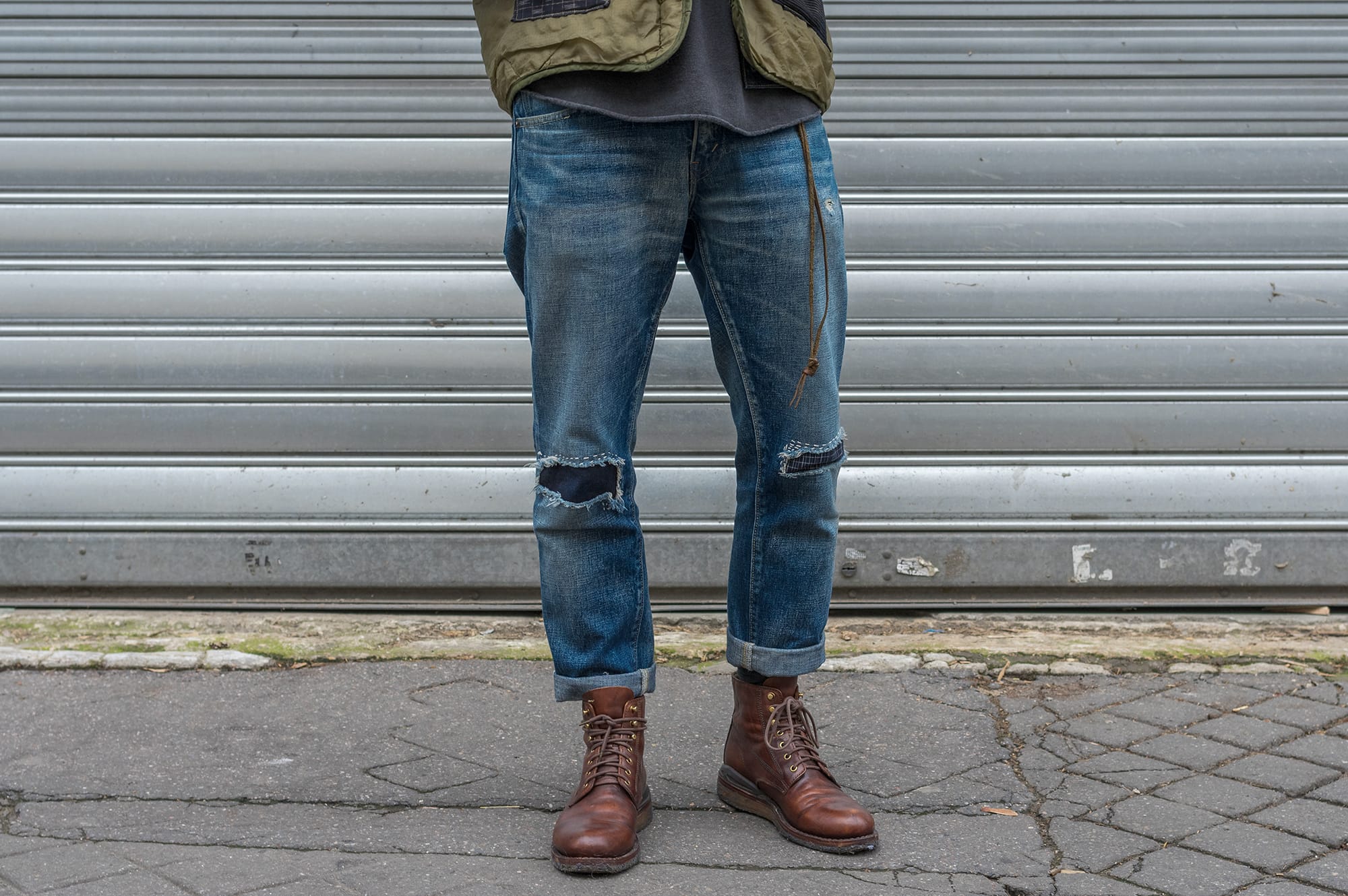 un exemple de coupe de jean relax tapered légèrement size-up - conseil mode homme+ visvim virgil boots crepe sole