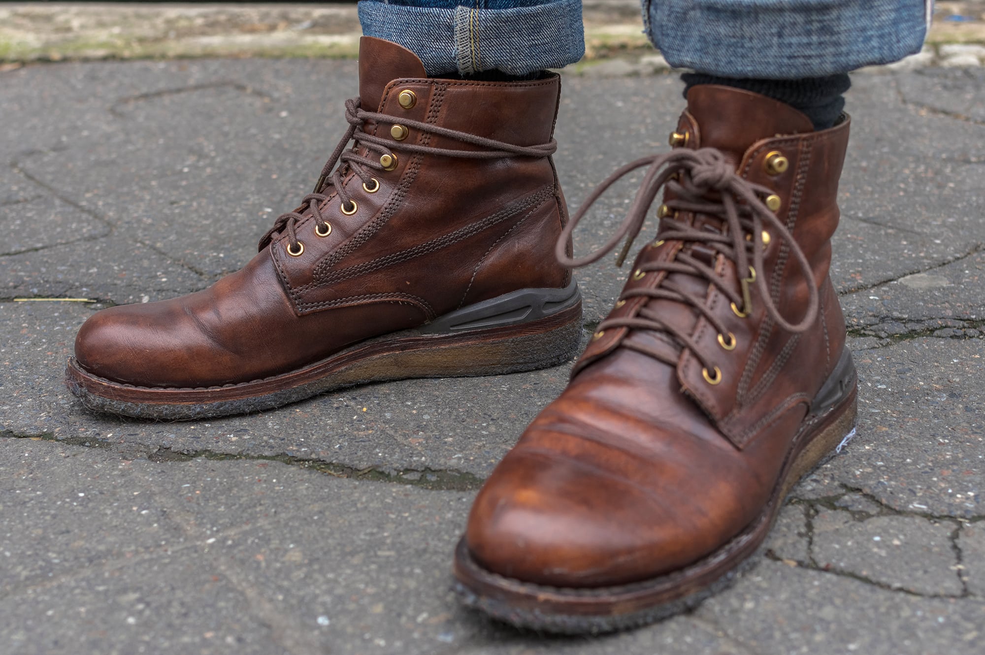 exemple de work boots revisitées par la marque japonaise Visvim et son modèle virgil boots crepe soles