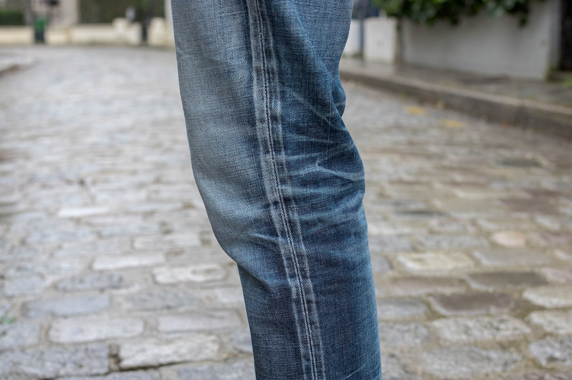 exemple de jean brut bien délavé avec patine - visvim fluxus denim 03 NW python patch 