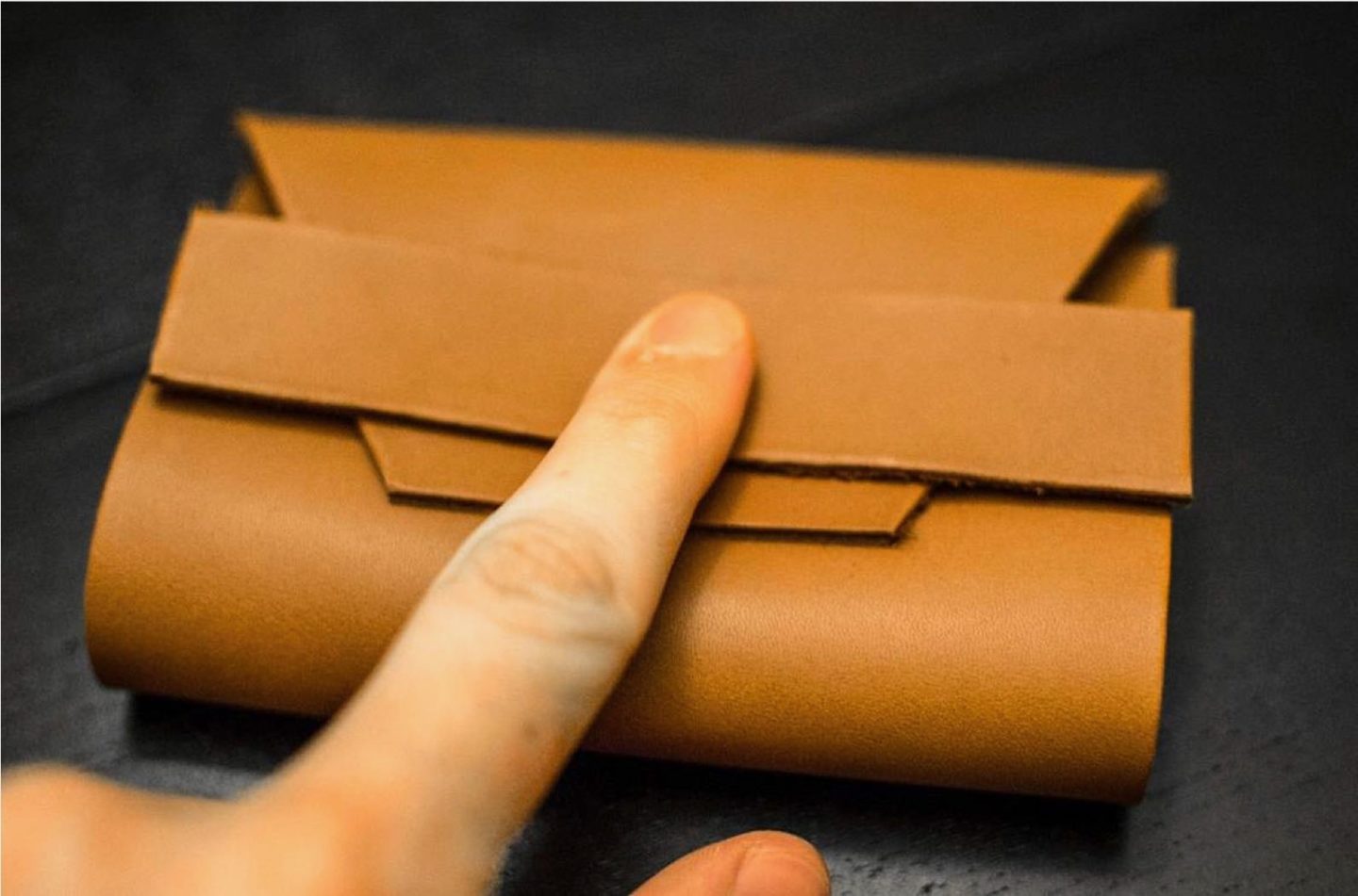Tuto DIY - comment fabriquer porte-cartes en cuir par soi-même - accessoire pour homme