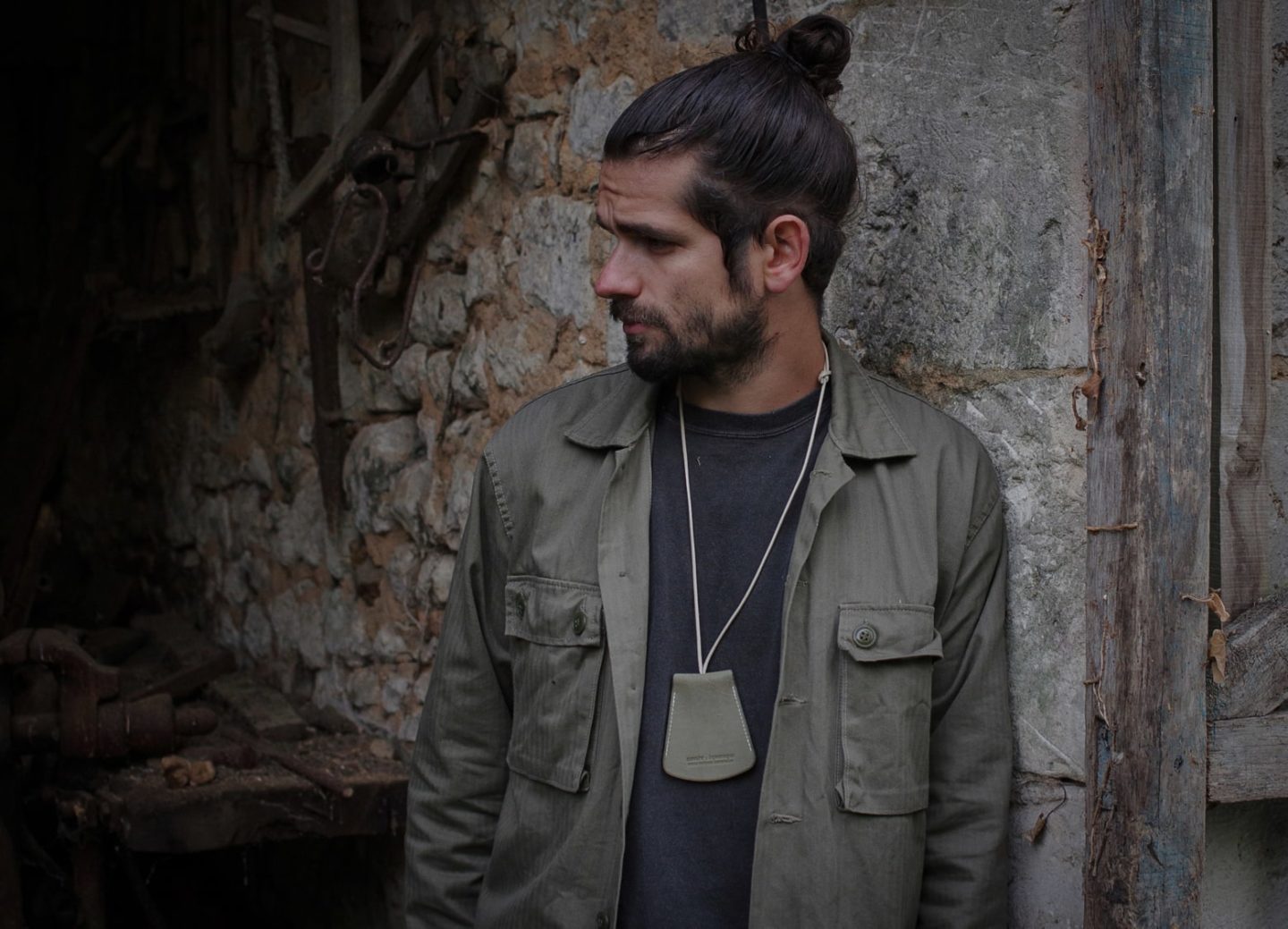 chemise ciso HBT Arashi denim - cloche porté-clé laperruque x brut - tenue pantlaon blanc