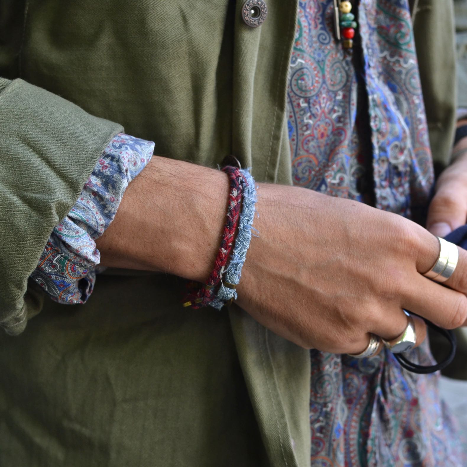 des bracelets pour homme et femme de la marque Borali en tissu tressé et recyclé