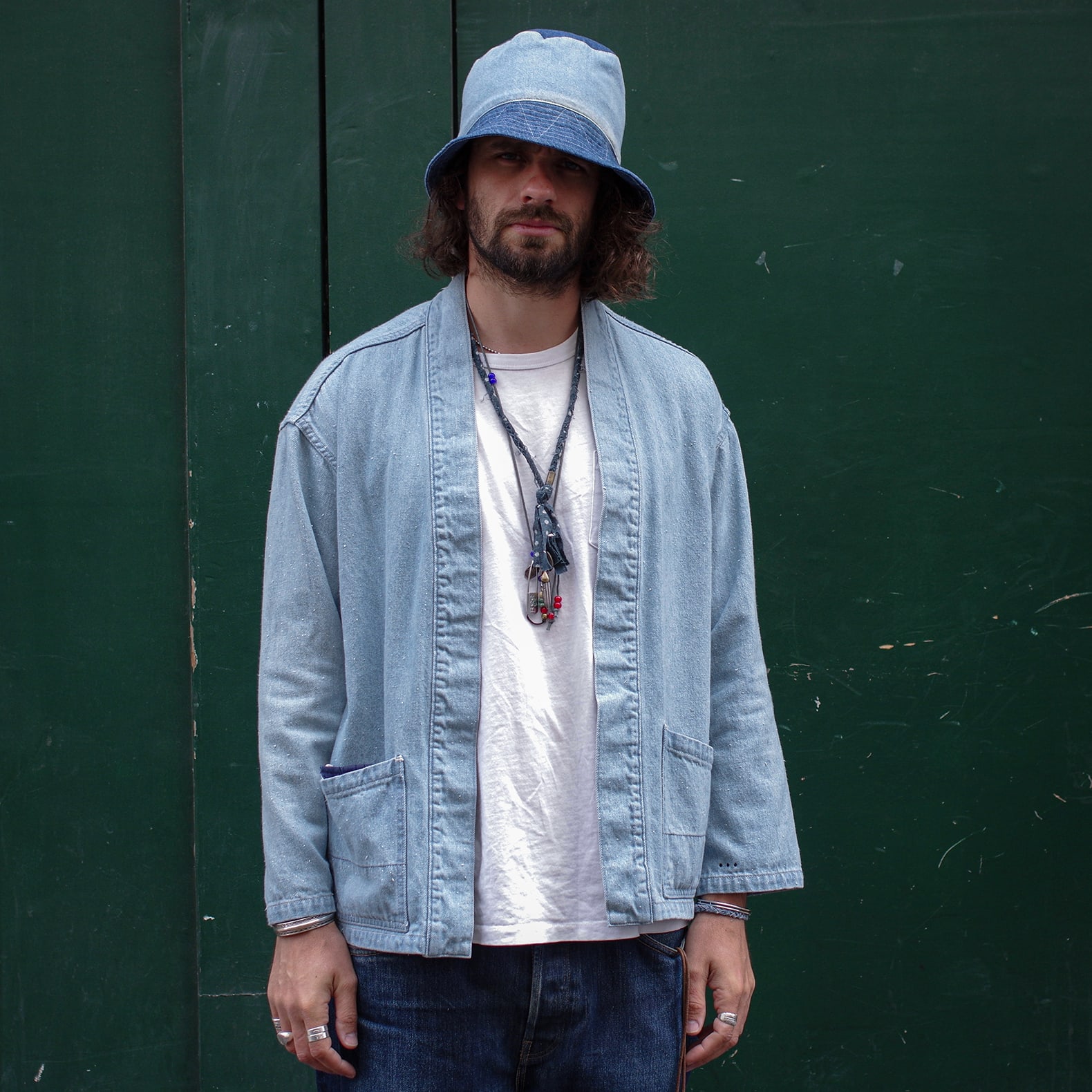veste kimono noragi en jean bleach de la marque Borali avec un bob en jean patchwork engineered garments