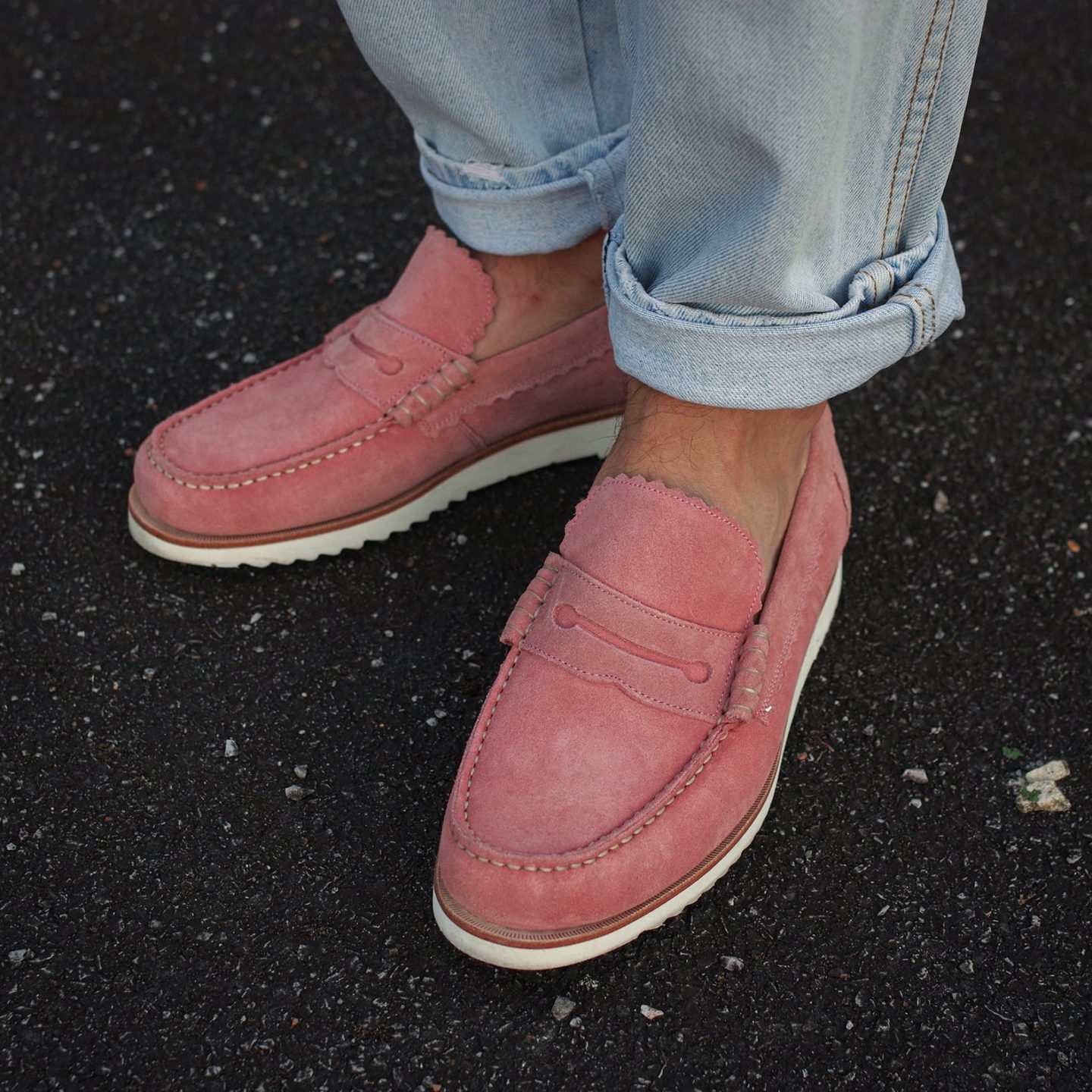 mocassins roses de la marque Grenson, forme penny loafers