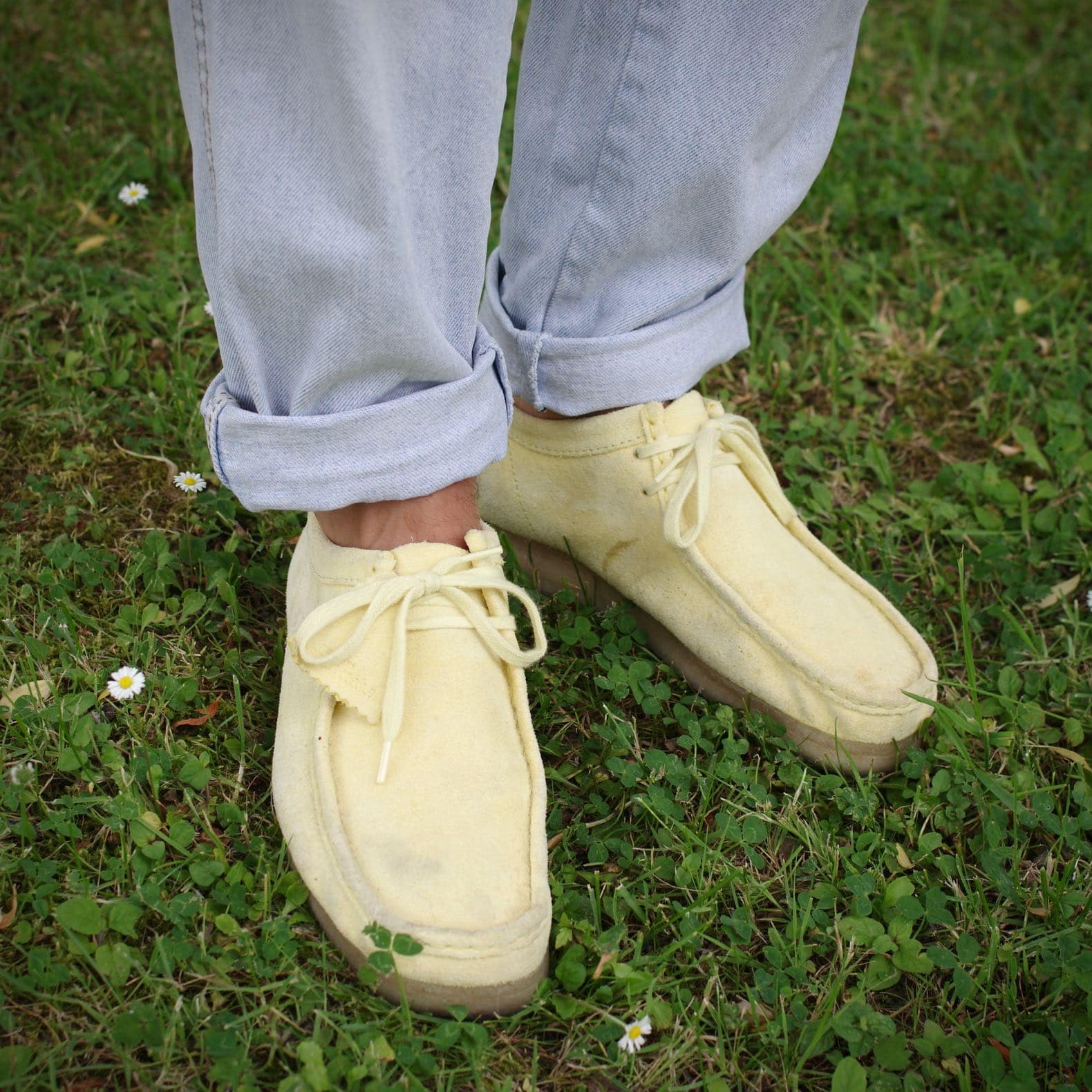 clarks-wallabee-yellow-light-jaune