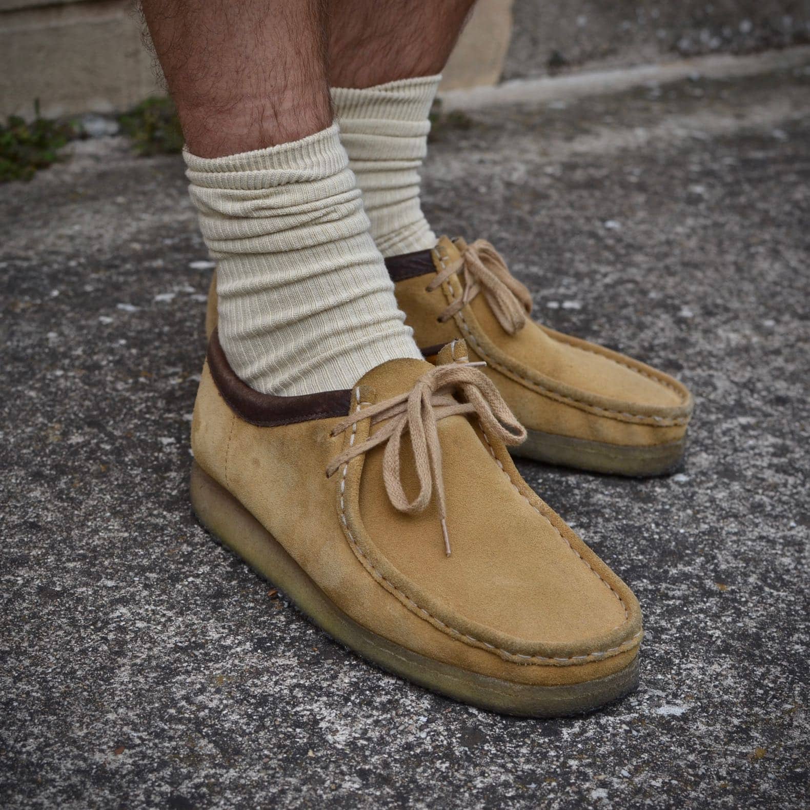 clarks wallabee beige chaussettes uniqlo