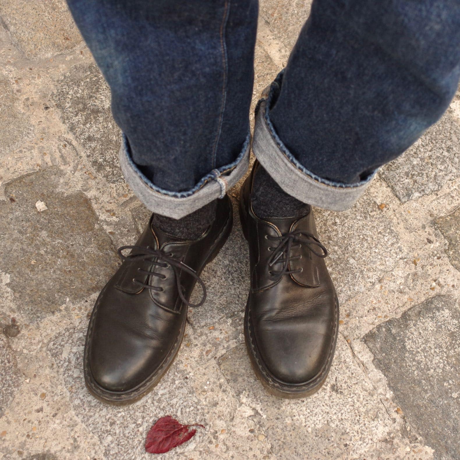 chaussure noire style dr martens
