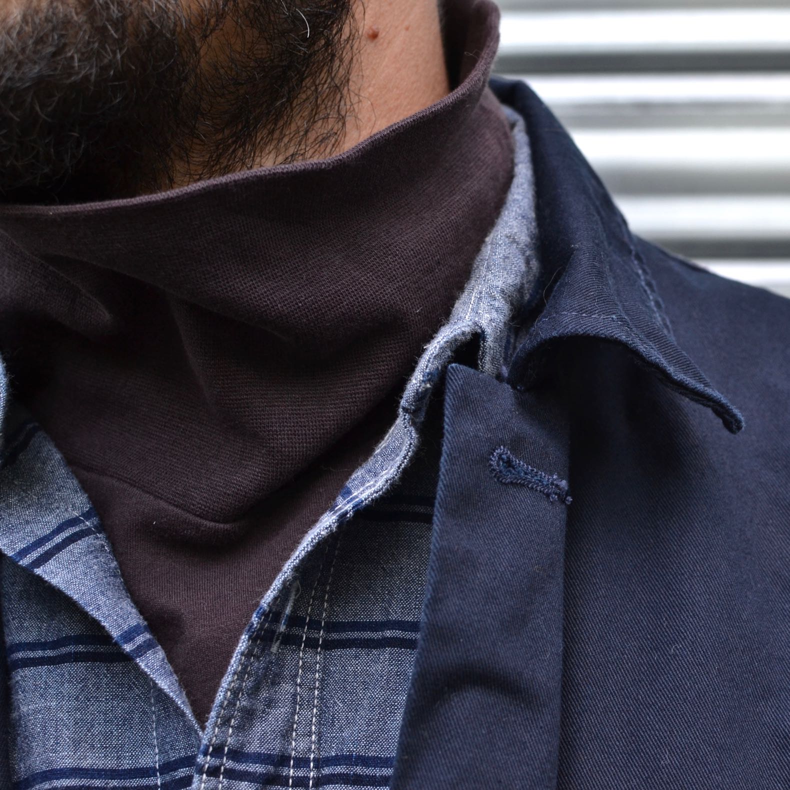 look homme avec col roulé