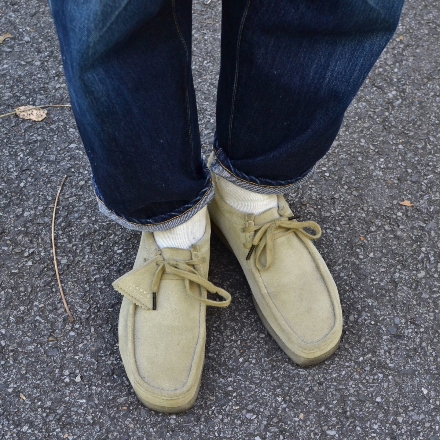 clarks wallabees maple suede low