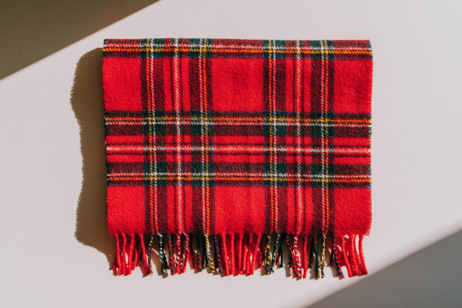 echarpe laine homme tartan rouge famille royale