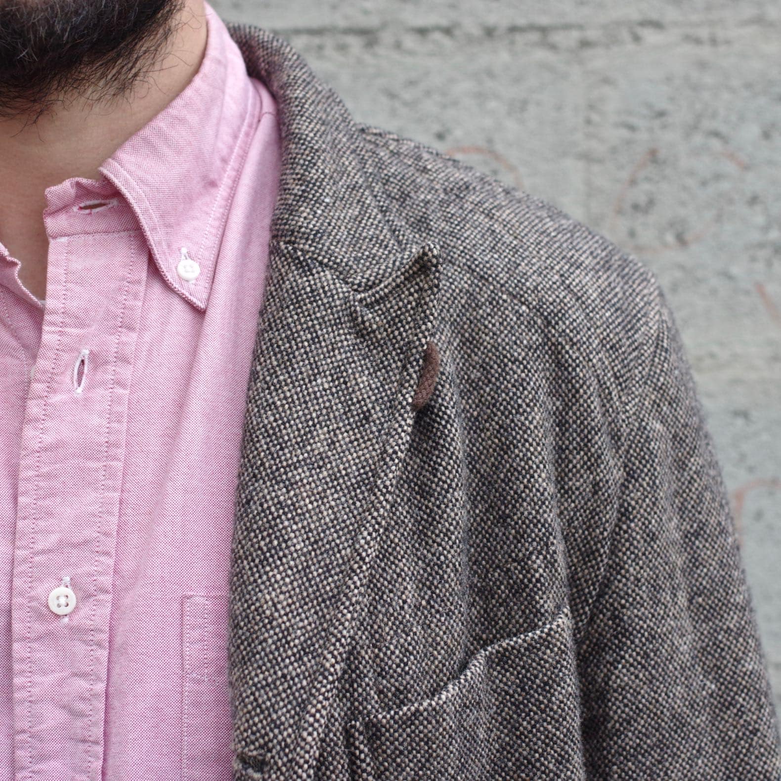 blazer en tweed et chemise oxford rose