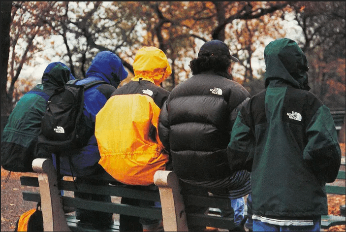 jeune new yorkais habillés en the North Face 1996