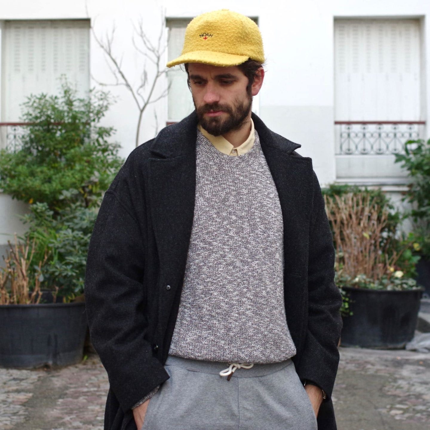 look with a yellow wool cap Noah worn with an oversize coat from coltesse