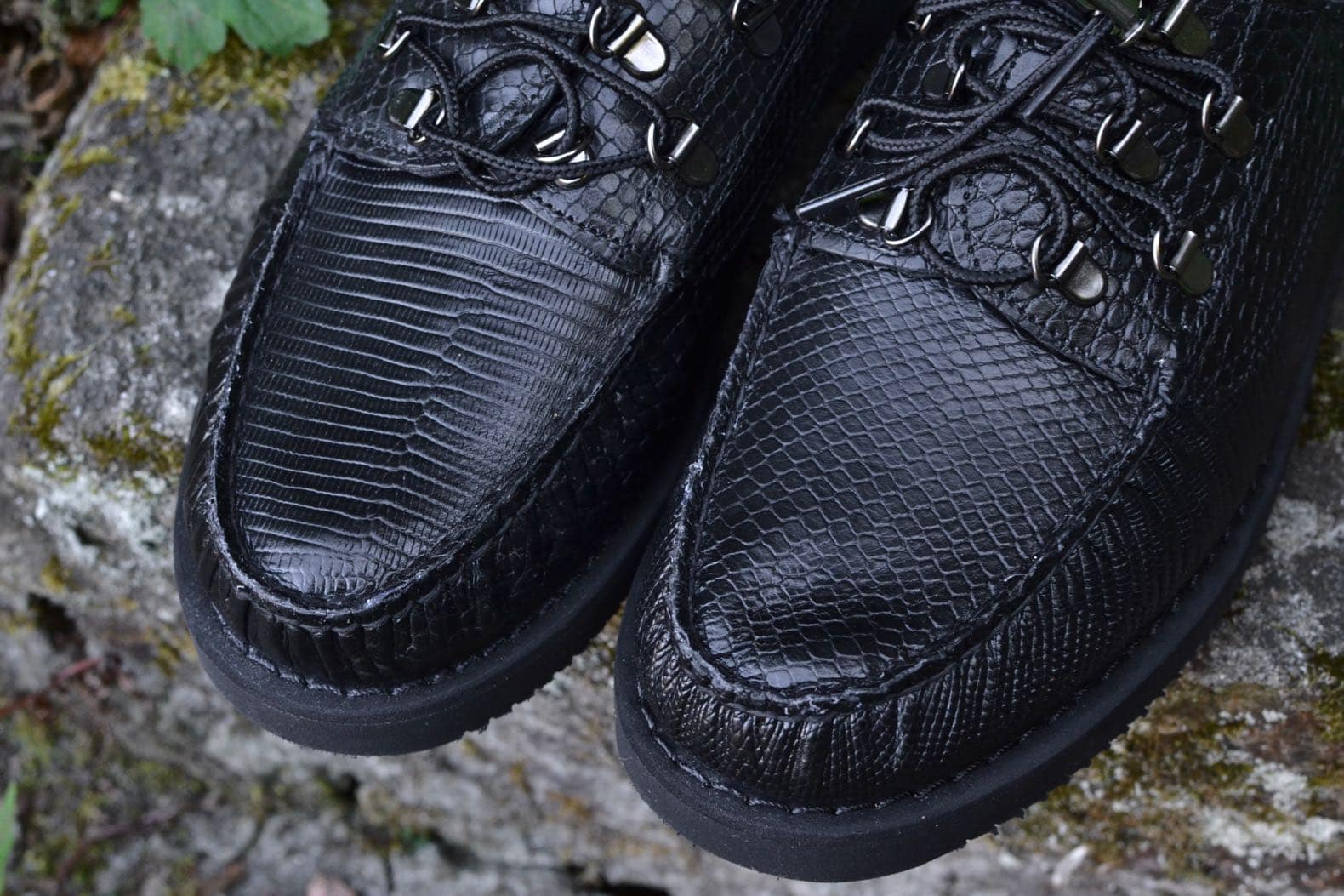 chaussures en cuir noir imitation serpent reptile