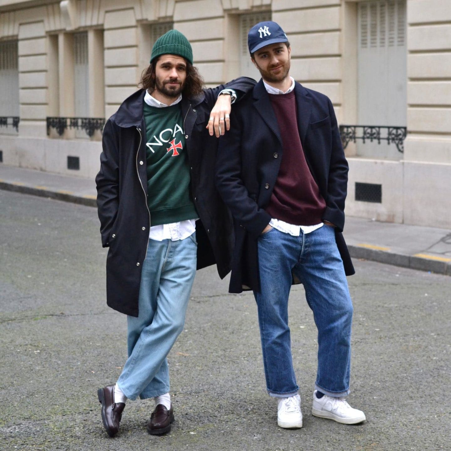 Look homme ou se melangent style preppy et inspiration streetwewear