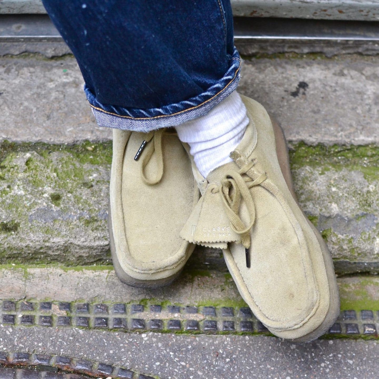 clarks wallabees maple suede low