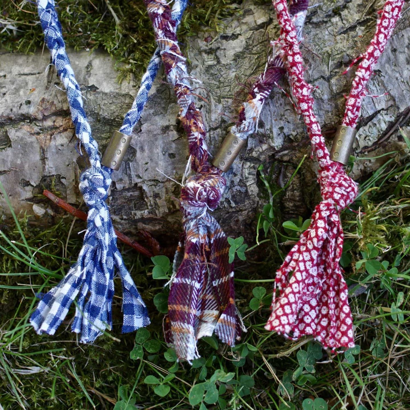 collection de colliers en tissus tressé de la marque Borali fait à la main en France