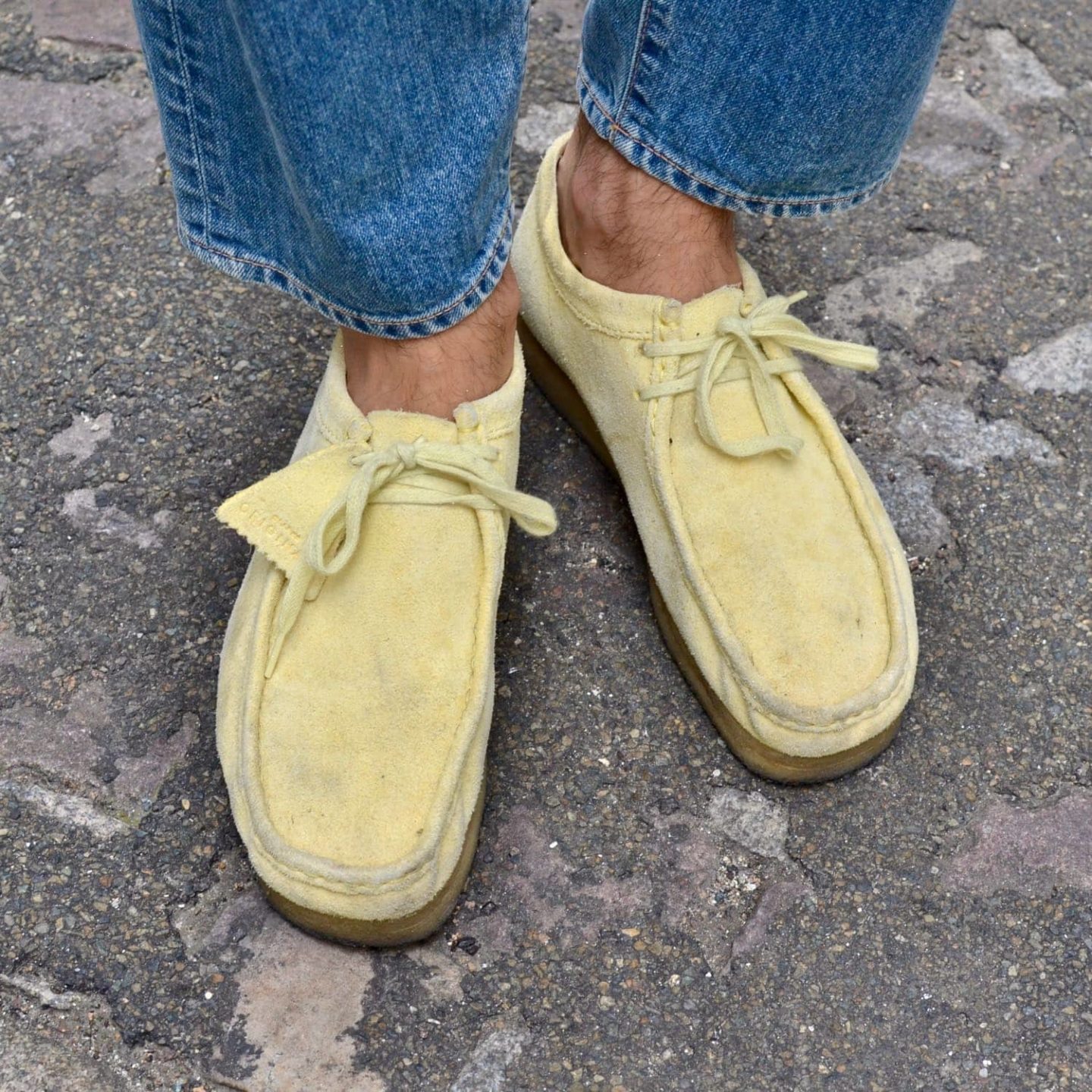 clarks wallabees low yello wsuede leather