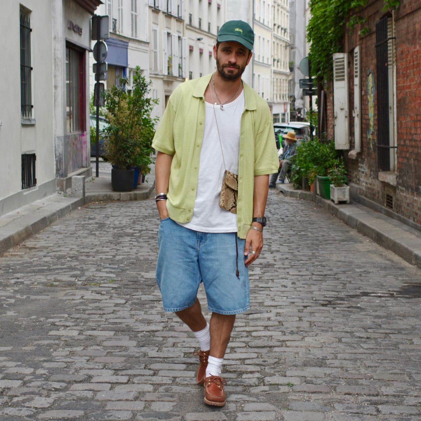 Look t style streetwear avec polo en mesh Obey et des 4x4 Timberland