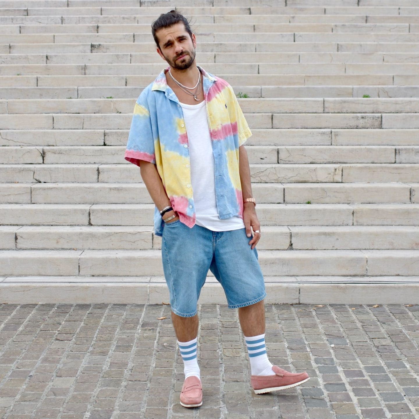 Mocassins et chaussettes blanches de sport mix ivy league et