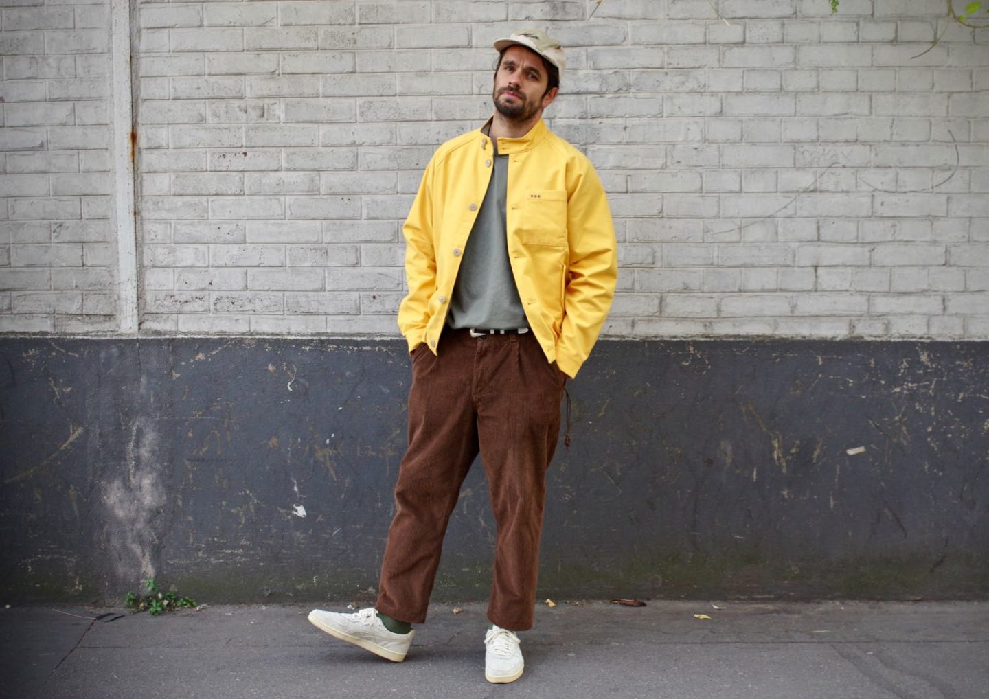 conseil mode homme pour porter du marron et du jaune dans un look street heritage