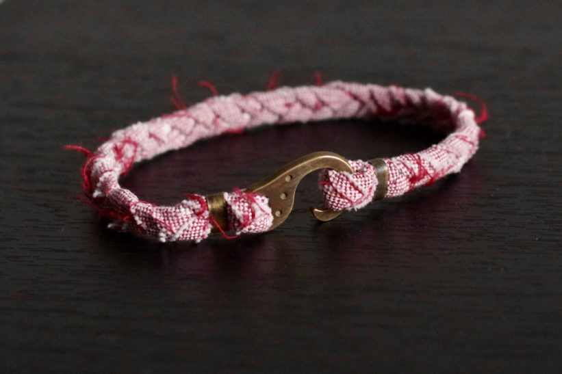 bracelet Borali en tissu tressé chambray rouge rose