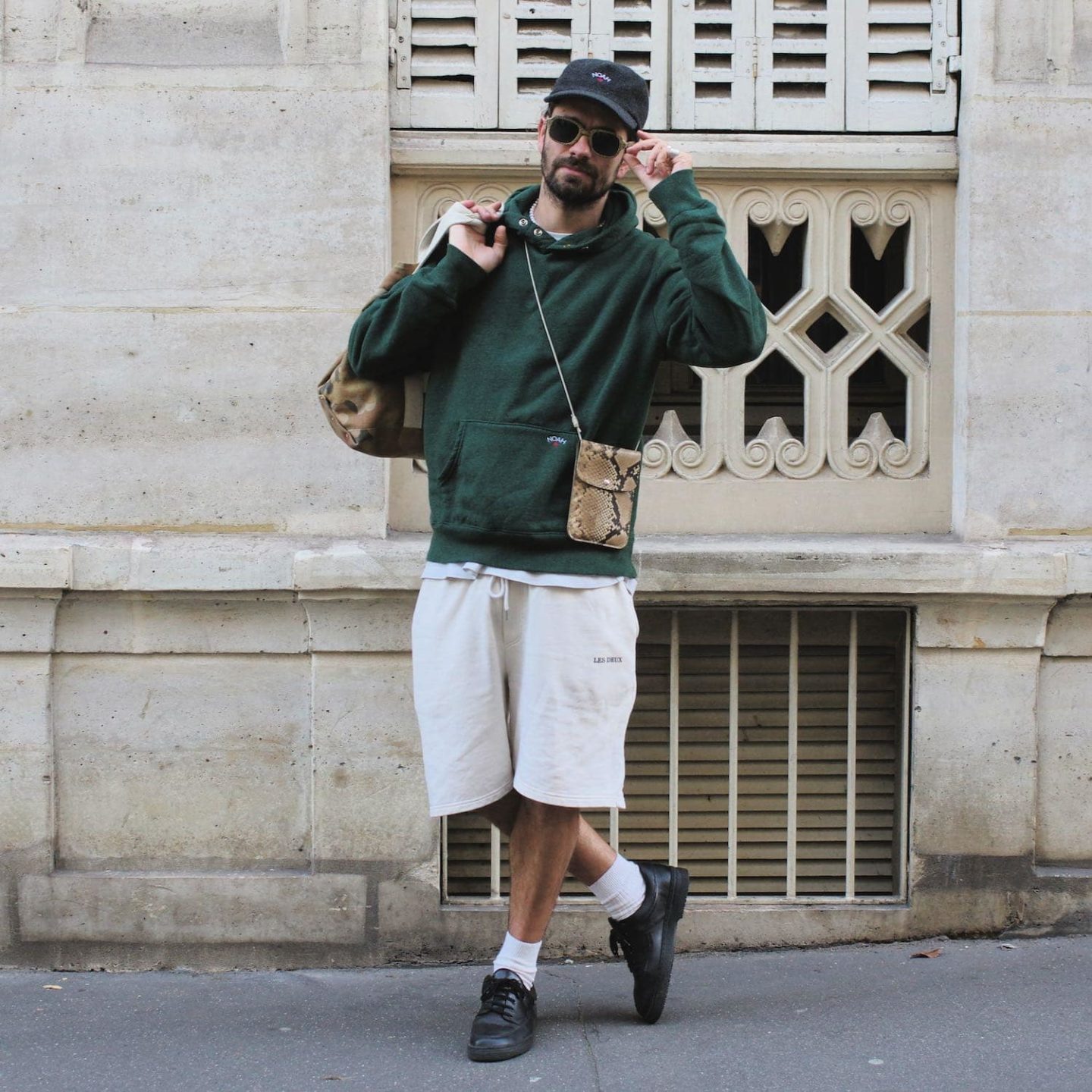 look homme streetwear avec hoodie noah nyc et short les deux en jogging