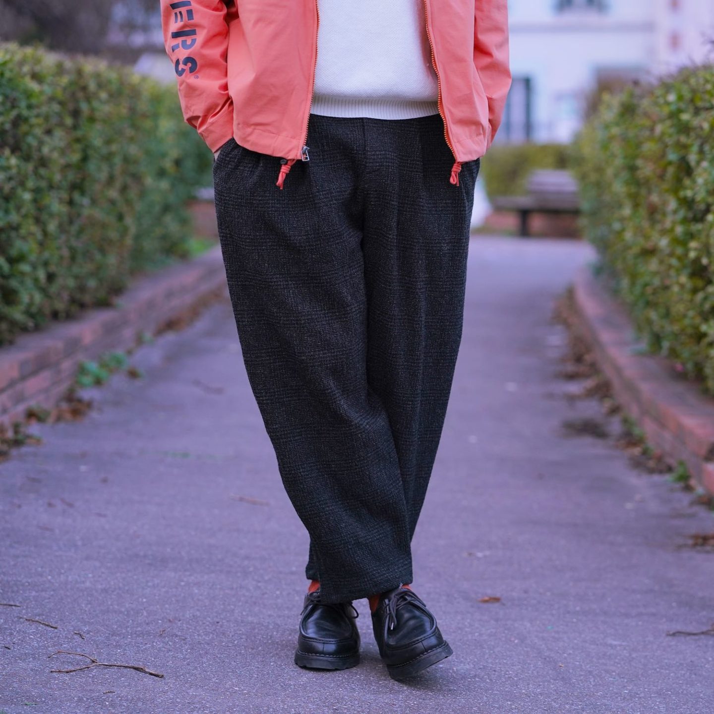 a kind of guise wide pleated pants & paraboot michael noire