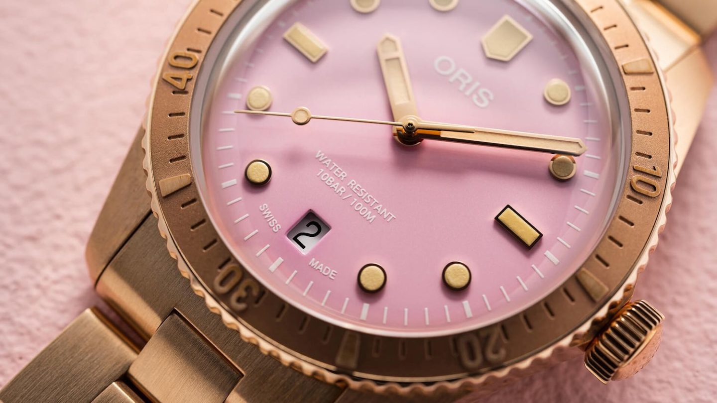 Oris Divers Sixty Five Cotton Candy montre rose en bronze et love