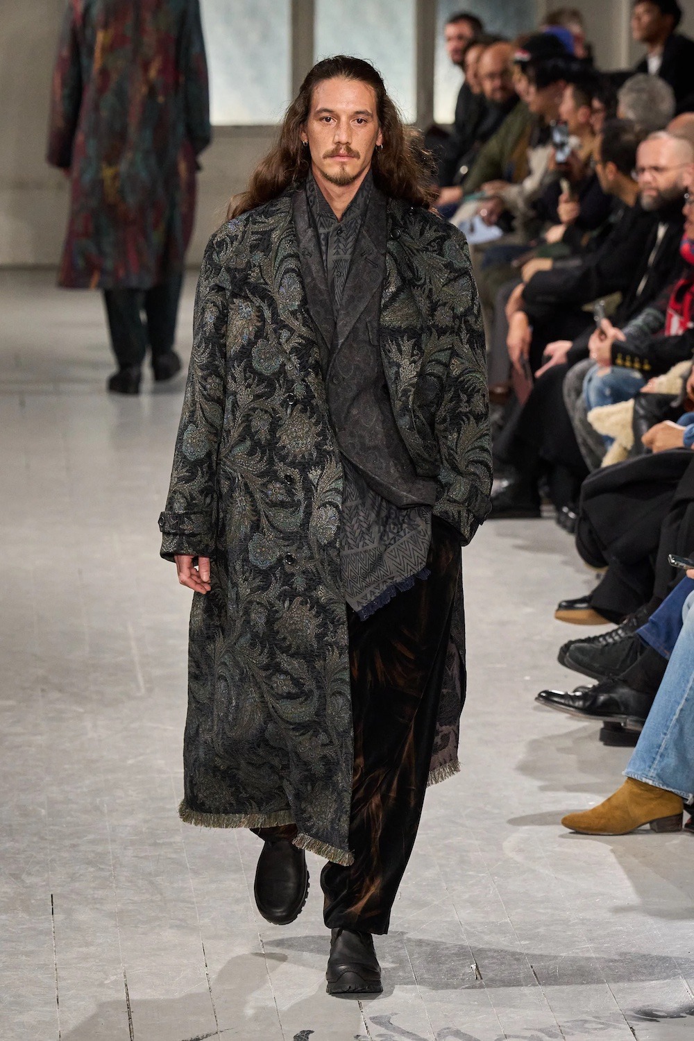 yohji yamamoto automne hiver 2023 collection paris fashion week