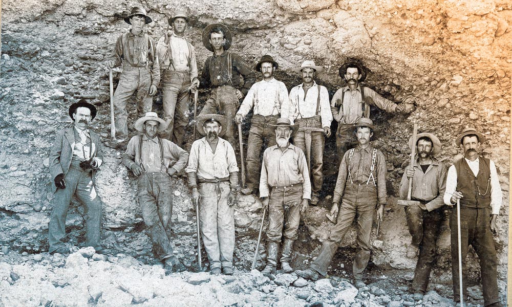 mineurs dans le nevada en 1895 avec des jeans