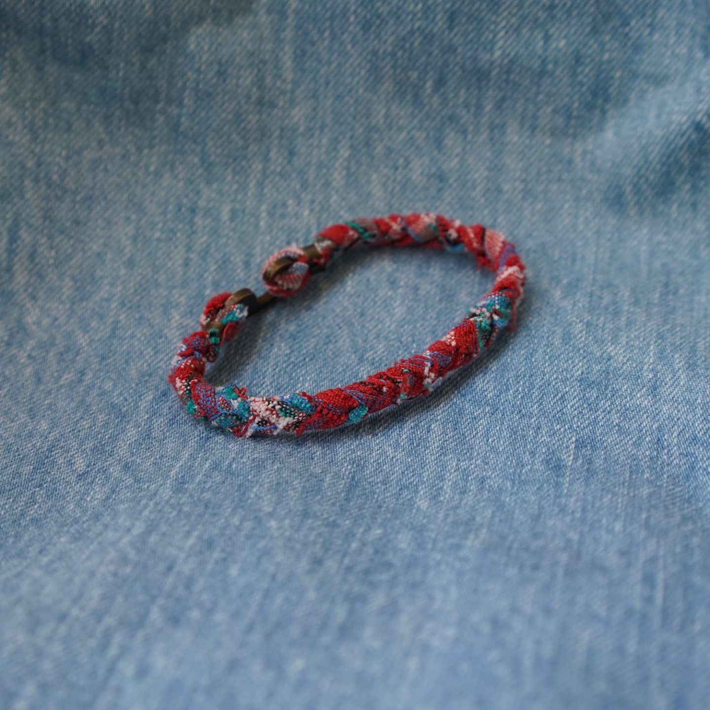 bracelet borali en tissu rouge
