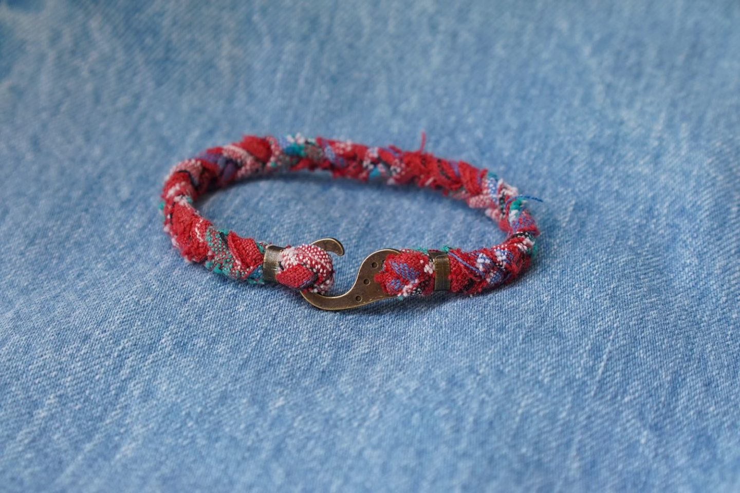 bracelet borali en tissu rouge
