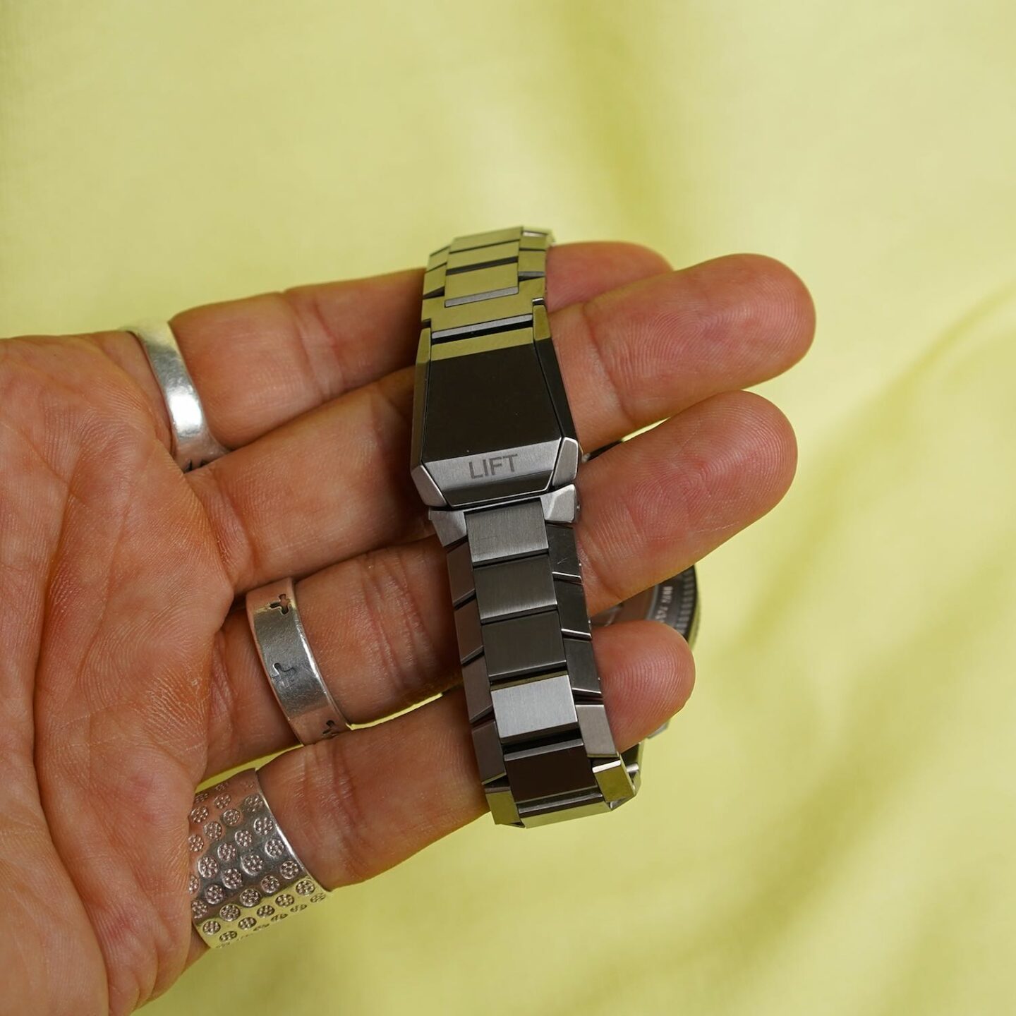 bracelet en titane oris avec boucle système Lift