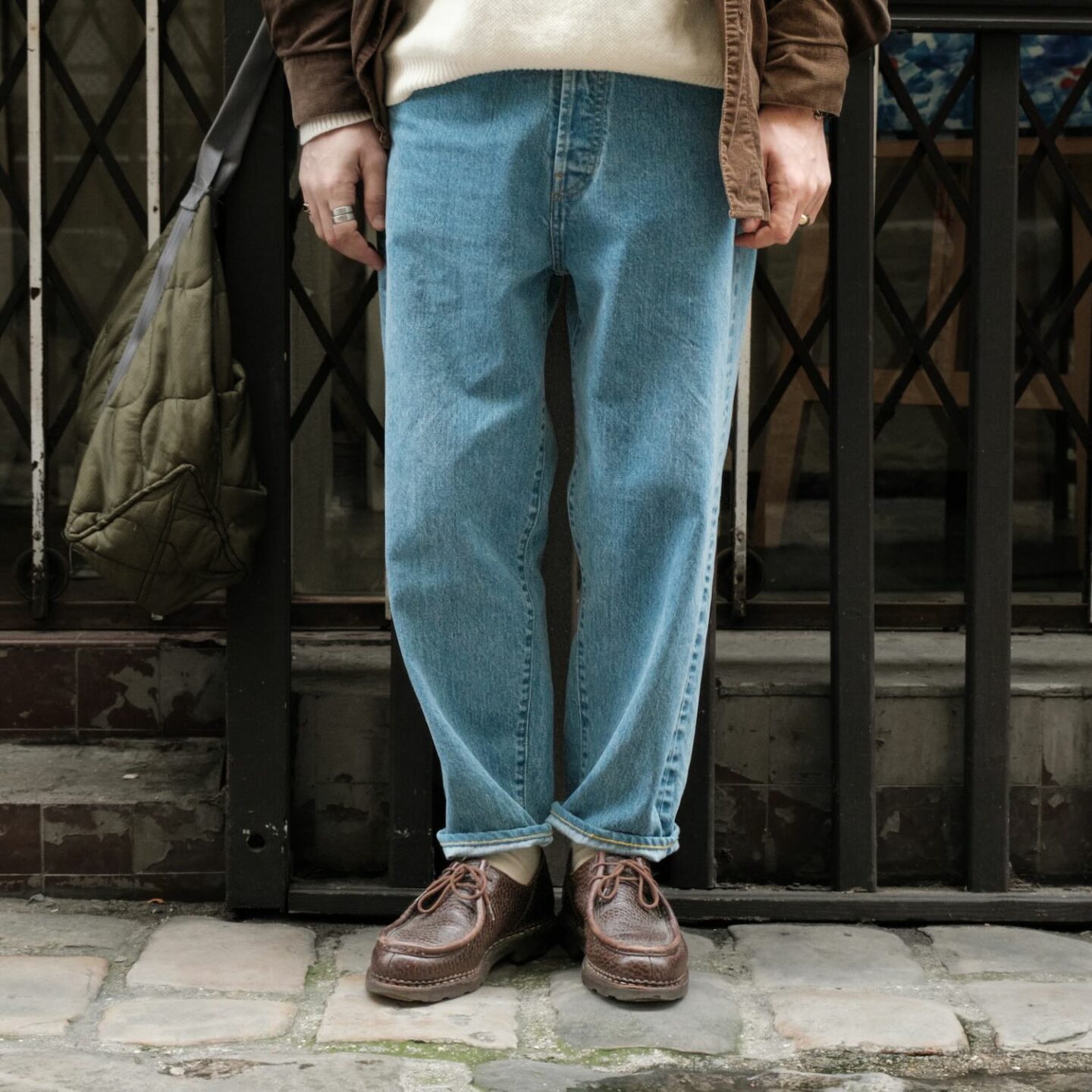 jean taille haute porté à la taille naturelle (marque borali)