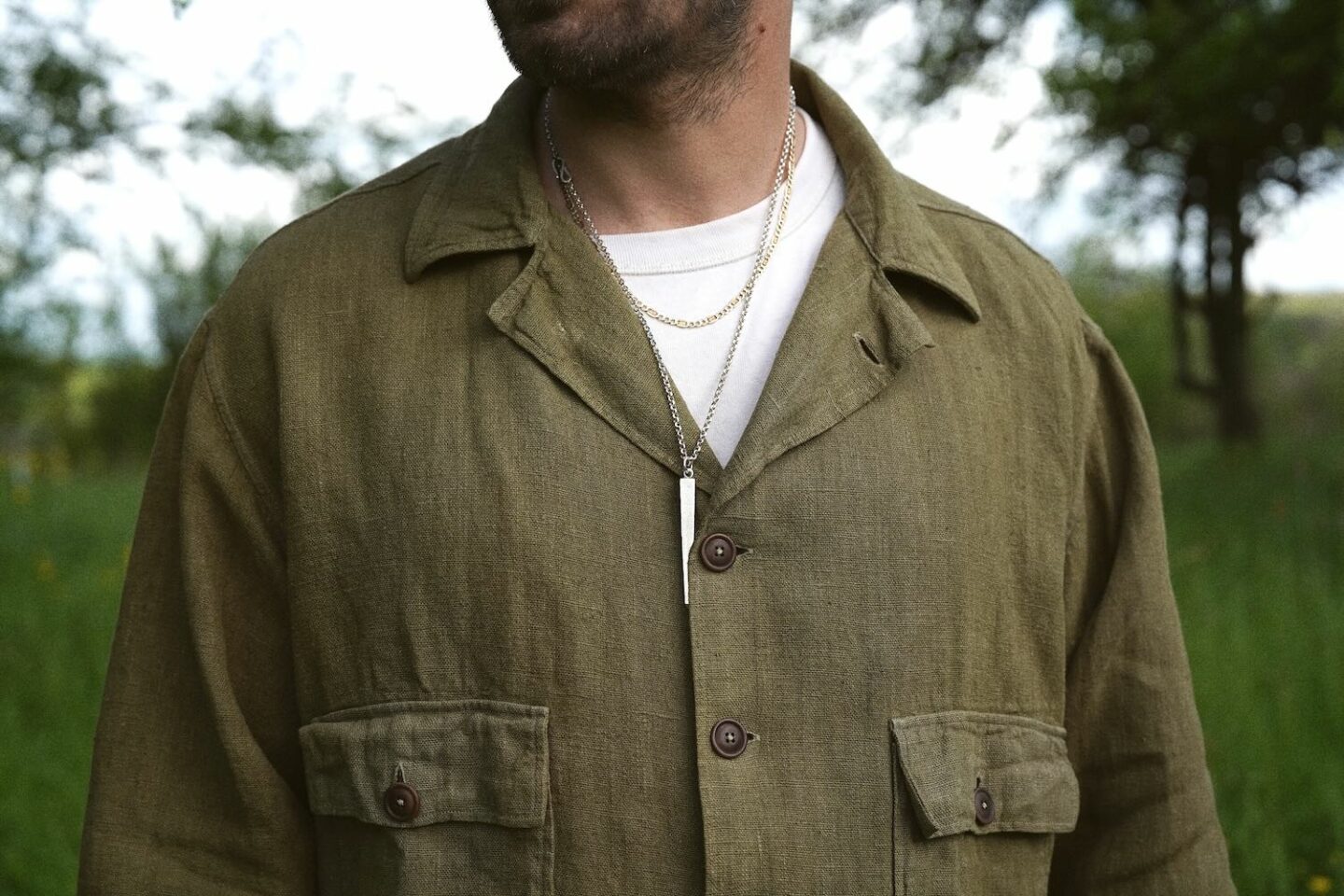 surchemise militaire type utility shirt en lin teintée naturelle en vert olive histon by boras