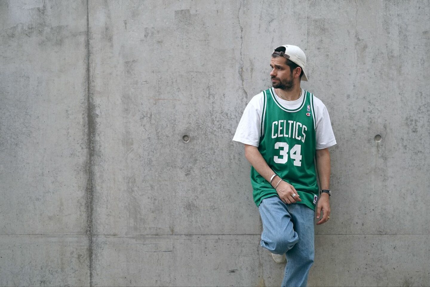 tenue avec un maillot de basket des boston celtics vintage, marque champion de l'année rookie de Paul pierce