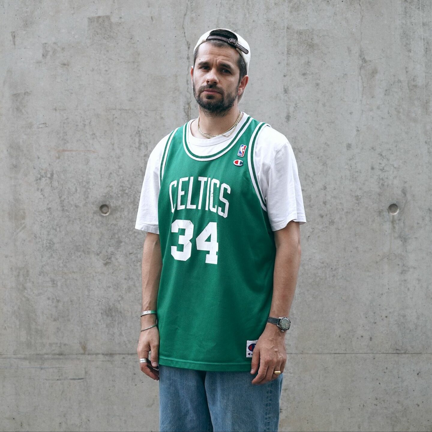 tenue avec un maillot de basket des boston celtics vintage, marque champion de l'année rookie de Paul pierce