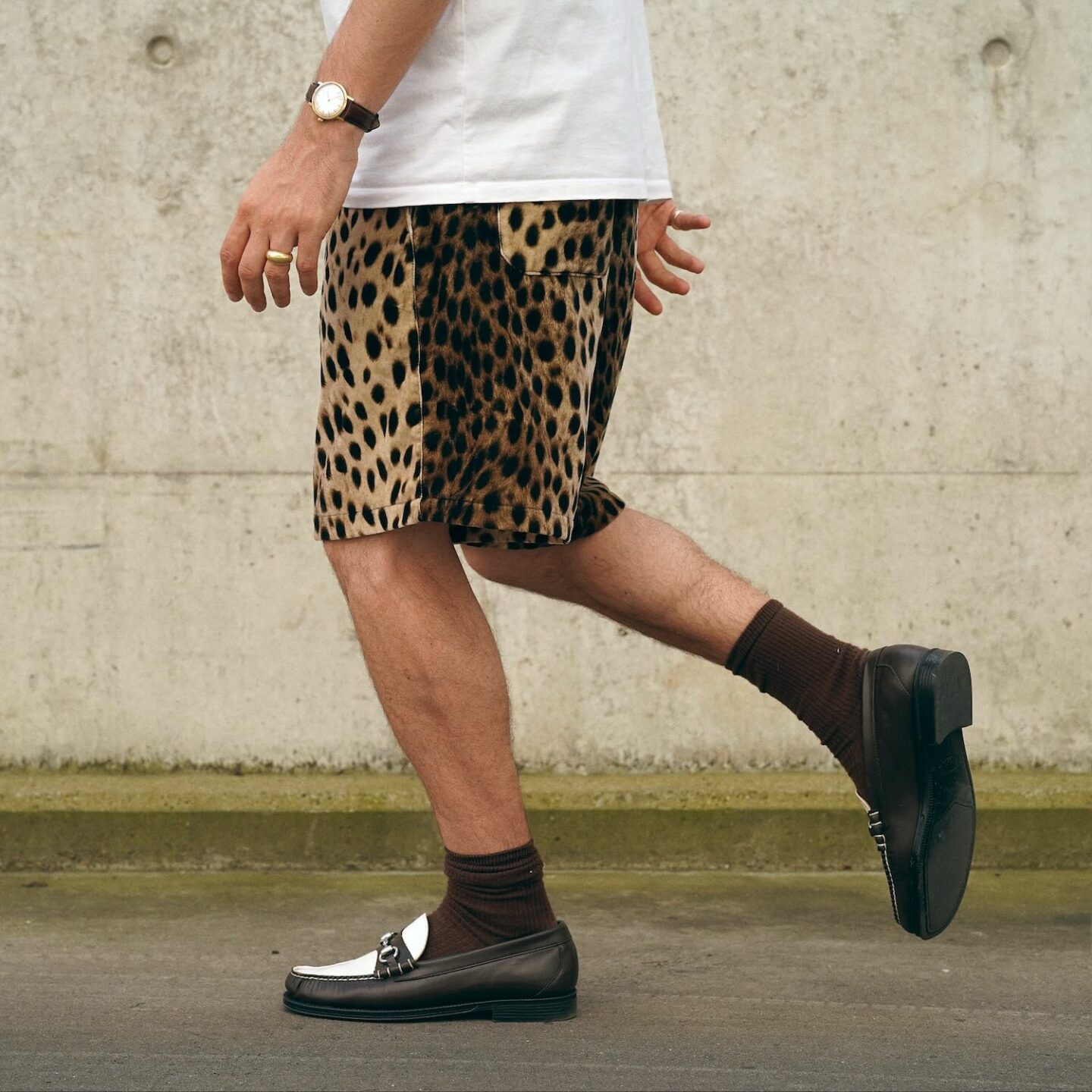 short guépard en velours lisse Borali et mocassins bicolores GH Bass