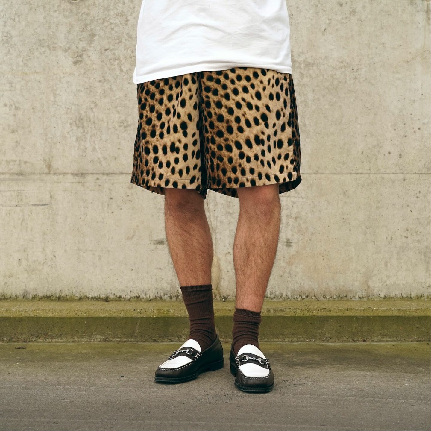 short guépard en velours lisse Borali et mocassins bicolores GH Bass