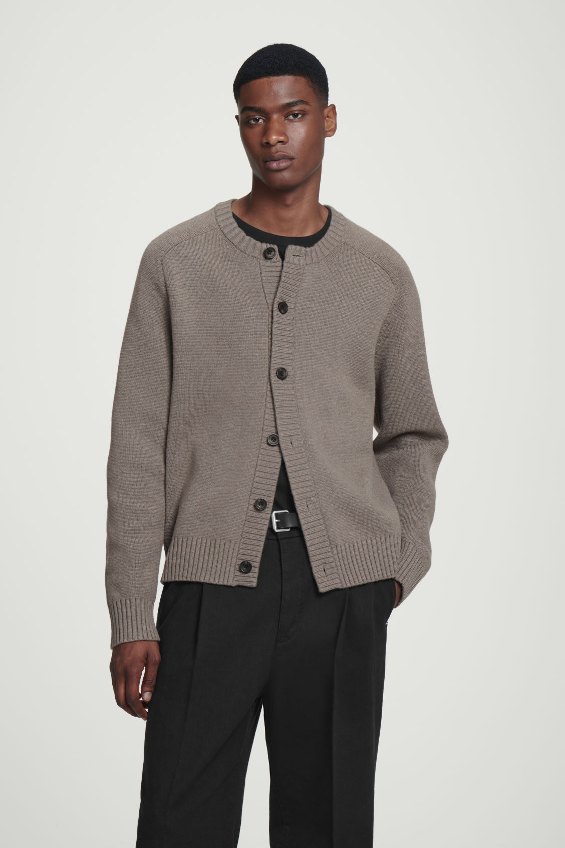 Cos homme hiver 2024 collection FW24 cardigan col rond