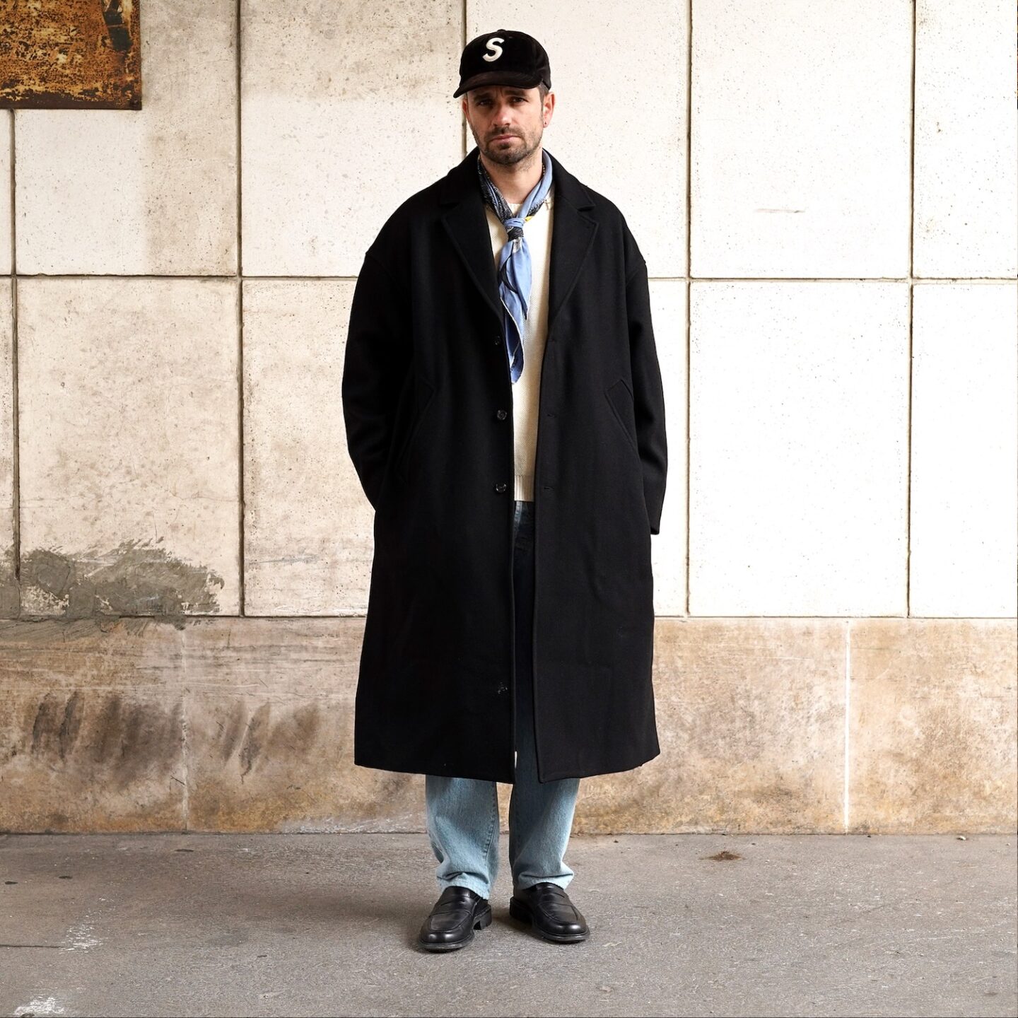 mens'outfit withe long coat Coltesse in black wool and named fenté 125