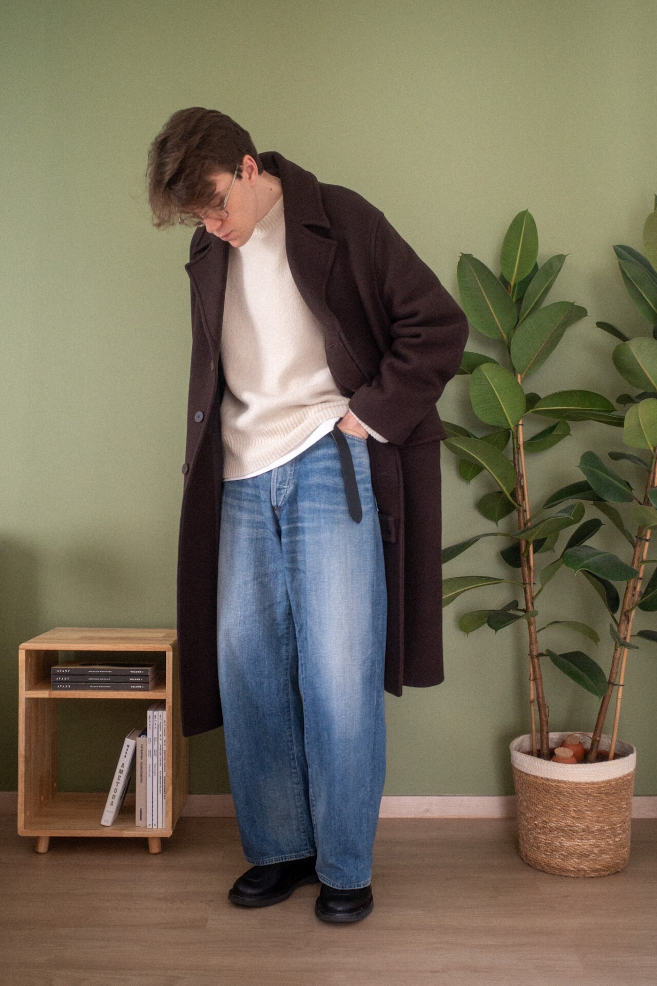 Tenue homme oversize ample hiver jean Taiga Takahashi manteau Studio Nicholson Pull yak t-shirt Yoko Sakamoto mocassins Dries Van Noten noirs manteau Studio Nicholson