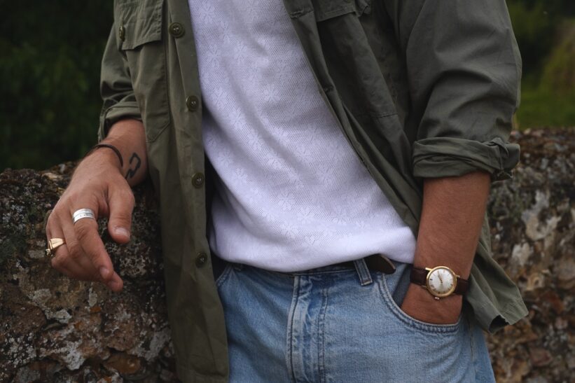 des débardeurs pur homme en maille ajourée avec des motifs