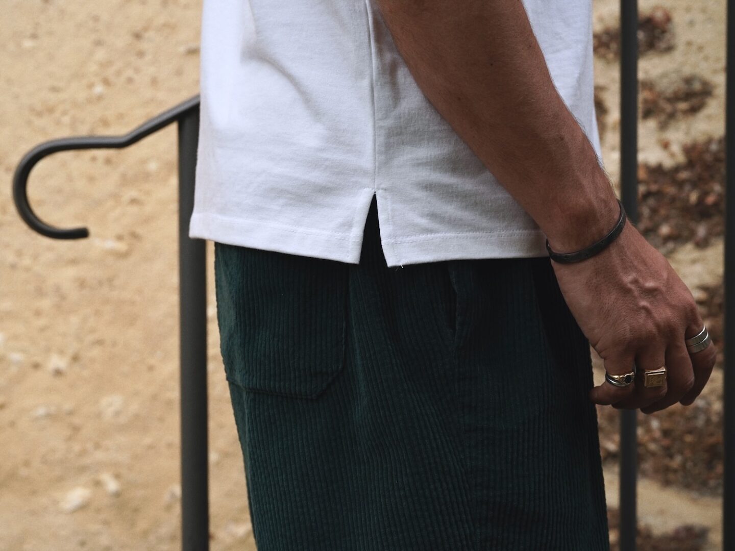 débardeur oversize de la collaboration entre Maison Cornichon et Borasification