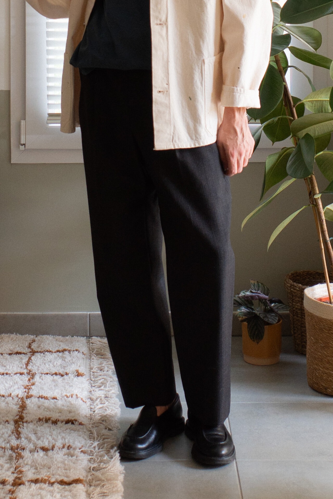 yoko sakamoto marque veste chore jacket denim fade white ecrue tenue homme workwear chic japon pantalon auralee mocassins