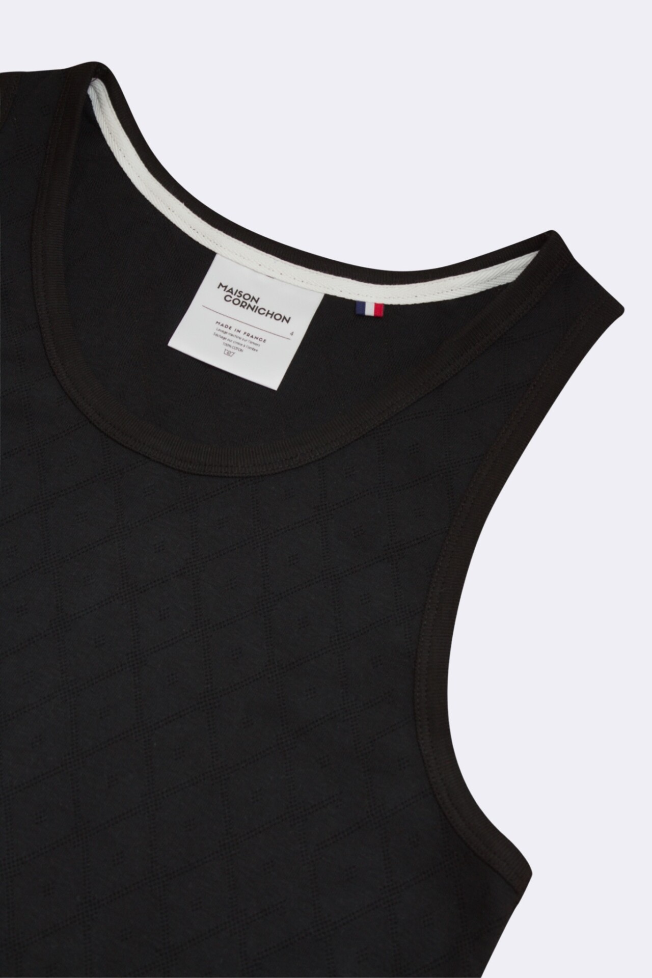 débardeur pour homme type maillot de corps en maille ajourée fait en france par Maison Cornichon et le styliste Boras