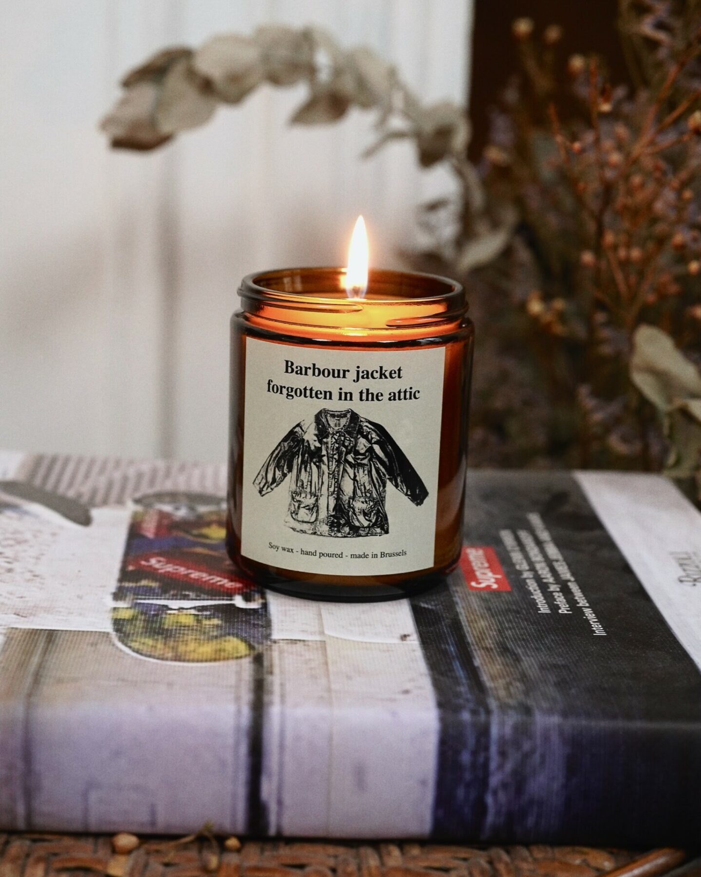 barbour sort une bougie artisanale en collaboration avec le studio Brussels Amour